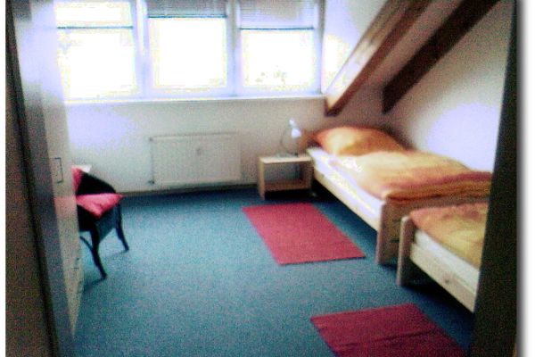 schlafzimmer1-2328fad5f-01f0-4bd3-6d96-c68c7f9e0cc71BE832C8-8125-B7C5-11C7-989587C0FAD7.jpg